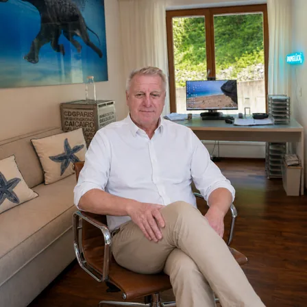 Herbert Wagner, Gründer von The Real AI Agents, in seinem Büro